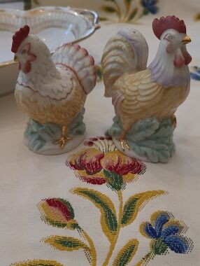 Vintage 2004 Lenox Rise and Shine Rooster Hen Salt and Pepper Shaker Set, MINT